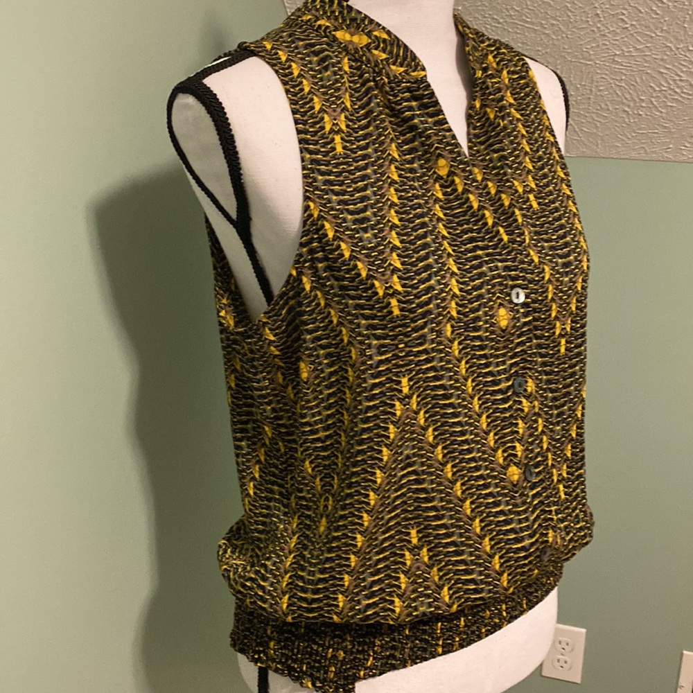 Allison Joy (Evereve) Sleeveless Smocked Bottom Button Front Top - Picture 2 of 8